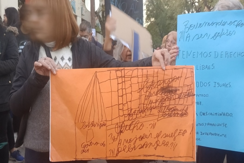 Photo no 4. « Cassandre » à l’intérieur et à l’extérieur.